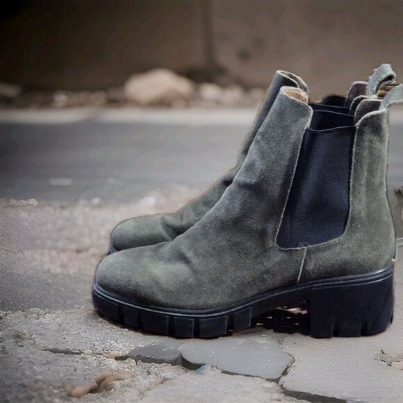 Urban Outfitters Shoes - Urban Outfitters Ankle Boots Chunky Pull On Heel Round Toe Women's Size 9